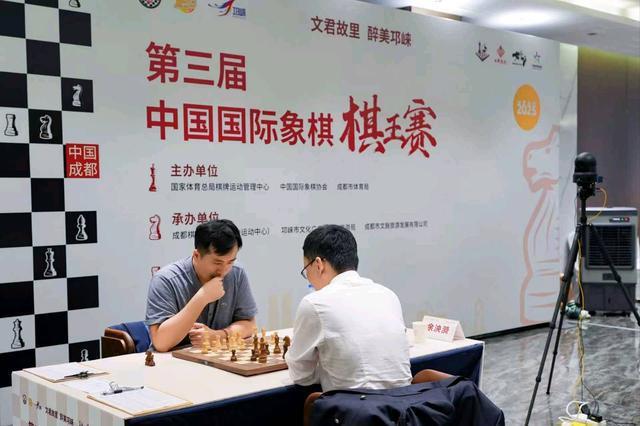 2025第三届中国国际象棋棋王赛在千年古城邛崃圆满闭幕 老将卜祥志首度加冕“棋王”(图3)