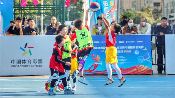 冰城夏日体育的“烟火气”：逛街看球赛 公园打擂台(图5)