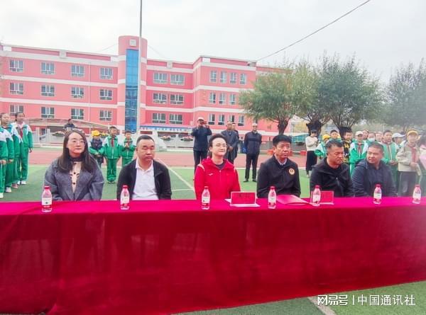 奔跑吧•少年”象棋冠军进校园开班活动在青海省湟源县城关镇第三小学举行(图4)