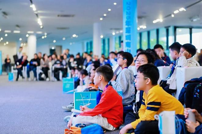 特写丨掌声为“开门办赛”响起(图3)