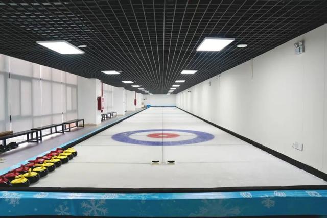 河南首座高中标准化冰壶馆惊艳亮相！就在这里→(图3)