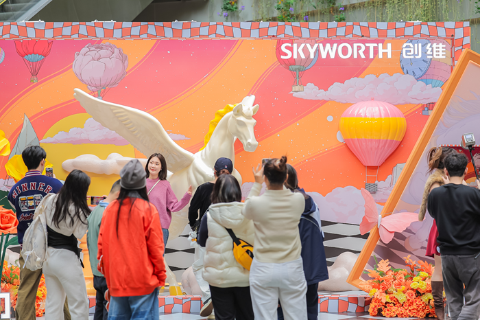 100万人次打卡名场面！创维「马到橙功」跨年展成深圳现象级地标(图2)