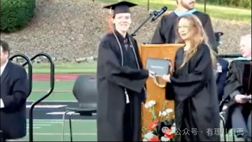 是什么让他举起了枪(图5)