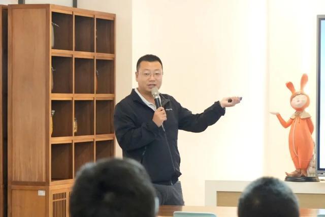 世界冠军谢军走进重庆一中国际象棋教室与“一生一芯”实验室同步揭牌(图7)