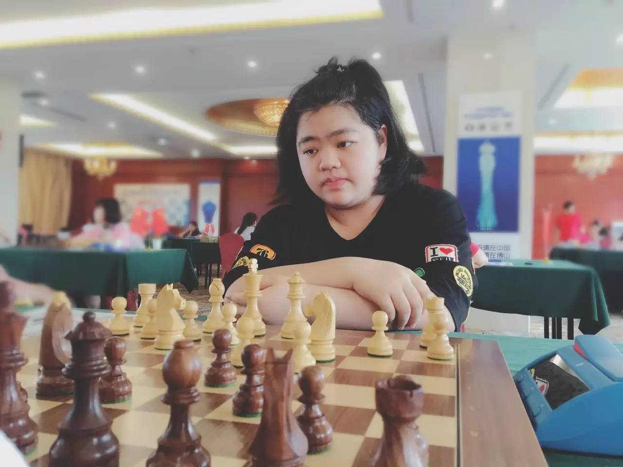 第三届中国国际象棋棋王赛在邛崃圆满闭幕老将卜祥志首度加冕“棋王”(图1)